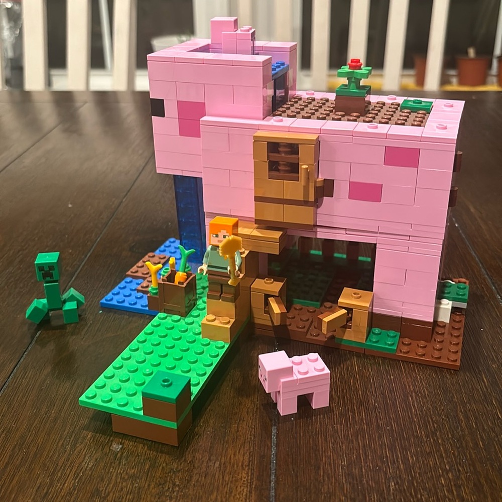 Lego Minecraft The Pig House 21770